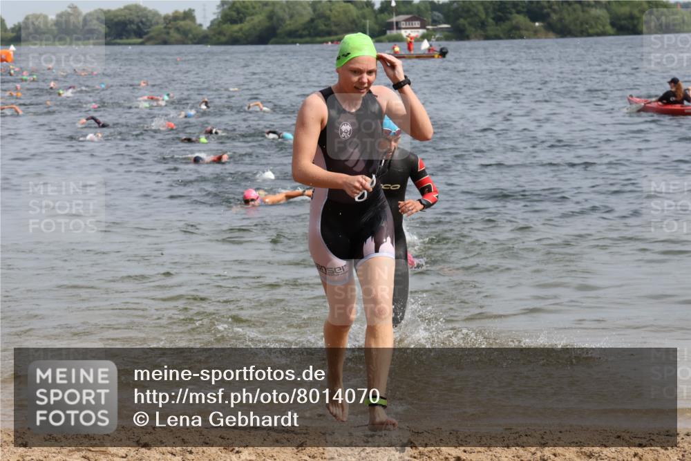 15.06.2025 - 27. Vierlanden-Triathlon Lena Gebhardt http://msf.ph/oto/8014070 15.06.2025 10:14:19 Schwimmen 482, 565, 618, 632 meine-sportfotos.de