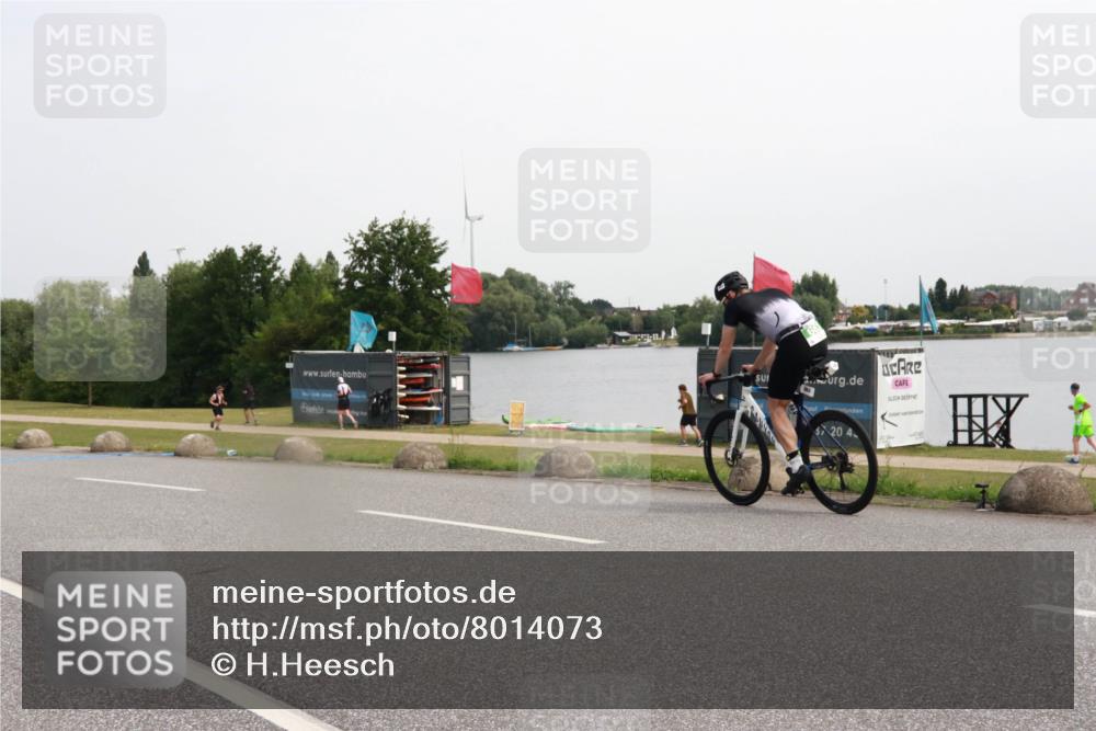 15.06.2025 - 27. Vierlanden-Triathlon H.Heesch http://msf.ph/oto/8014073 15.06.2025 11:14:29 Radfahren 160, 380, 855 meine-sportfotos.de