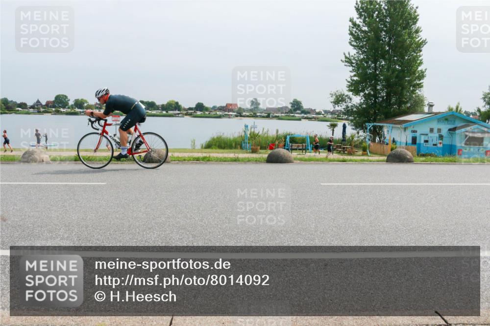 15.06.2025 - 27. Vierlanden-Triathlon H.Heesch http://msf.ph/oto/8014092 15.06.2025 11:09:53 Radfahren 694, 709 meine-sportfotos.de