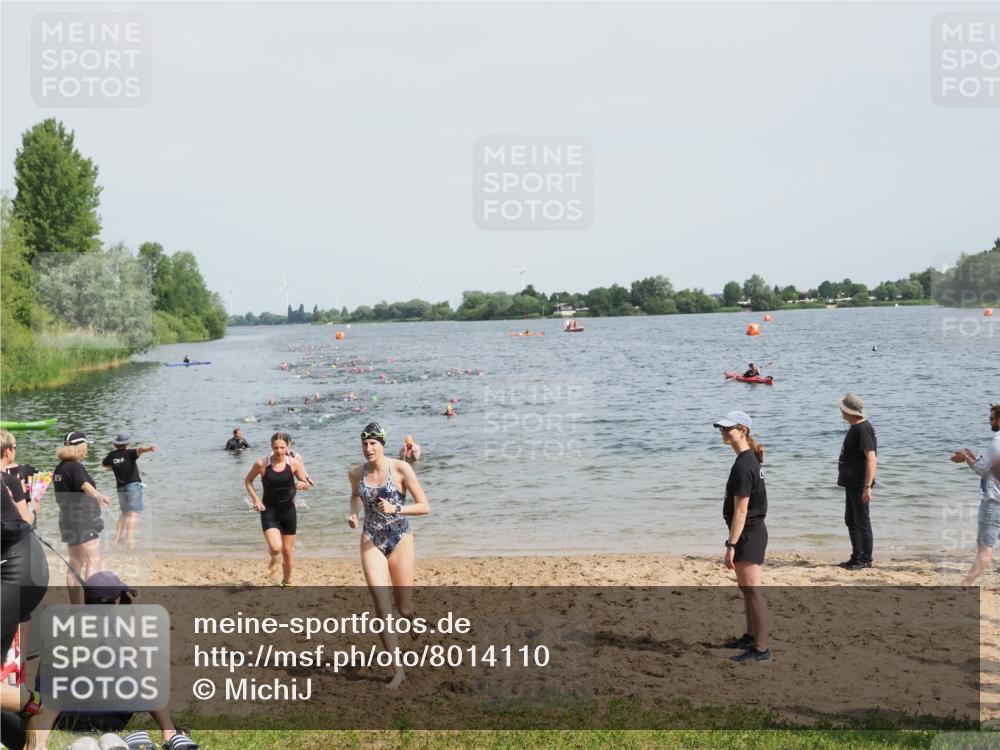 21.06.2025 - 27. Vierlanden-Triathlon MichiJ http://msf.ph/oto/8014110 15.06.2026 10:15:49 Schwimmen 483, 505, 509, 564, 577, 590, 630 meine-sportfotos.de