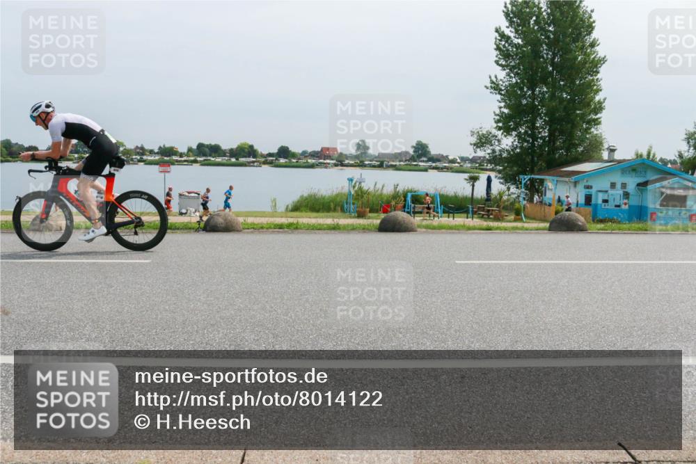 15.06.2025 - 27. Vierlanden-Triathlon H.Heesch http://msf.ph/oto/8014122 15.06.2025 11:09:59 Radfahren 694, 808 meine-sportfotos.de