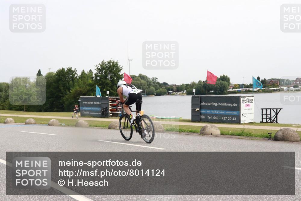 15.06.2025 - 27. Vierlanden-Triathlon H.Heesch http://msf.ph/oto/8014124 15.06.2025 11:15:07 Radfahren 728, 866 meine-sportfotos.de