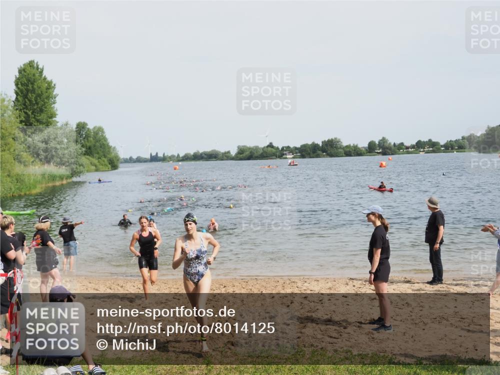 21.06.2025 - 27. Vierlanden-Triathlon MichiJ http://msf.ph/oto/8014125 15.06.2026 10:15:49 Schwimmen 483, 505, 509, 564, 577, 590, 630 meine-sportfotos.de