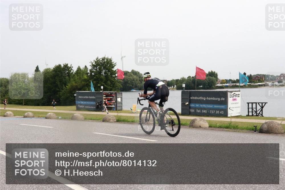 15.06.2025 - 27. Vierlanden-Triathlon H.Heesch http://msf.ph/oto/8014132 15.06.2025 11:15:08 Radfahren 728, 866 meine-sportfotos.de