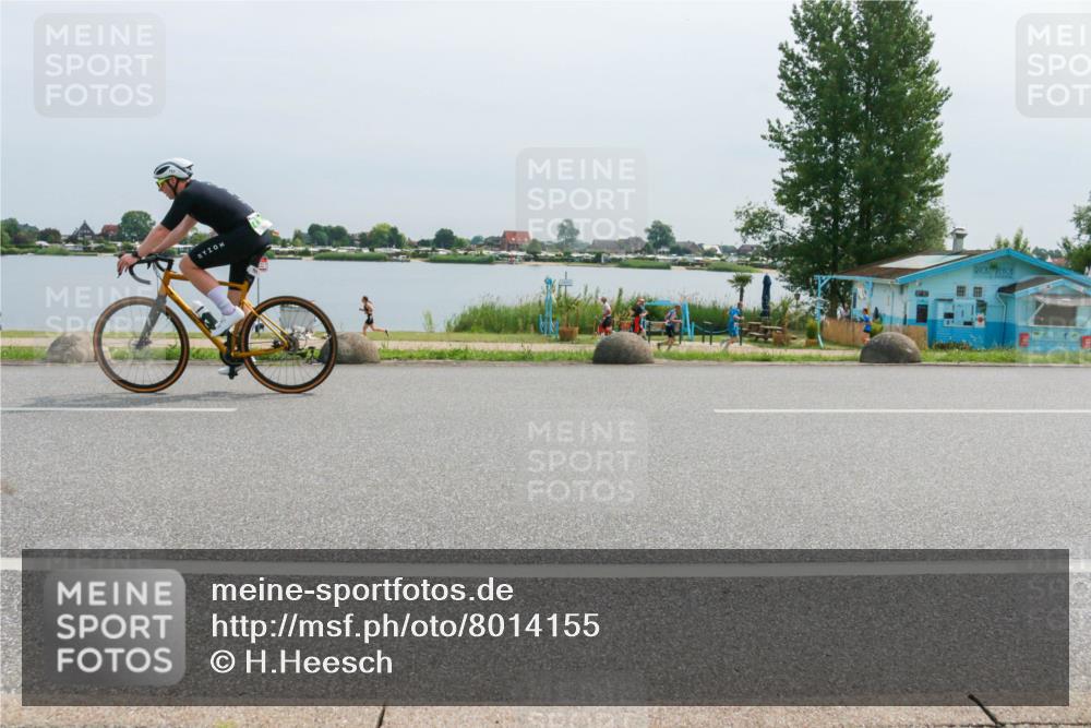 15.06.2025 - 27. Vierlanden-Triathlon H.Heesch http://msf.ph/oto/8014155 15.06.2025 11:10:03 Radfahren 751, 808 meine-sportfotos.de