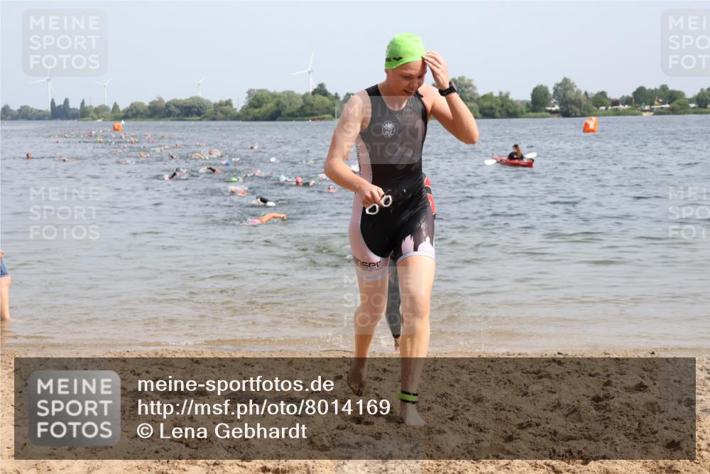 15.06.2025 - 27. Vierlanden-Triathlon Lena Gebhardt http://msf.ph/oto/8014169 15.06.2025 10:14:21 Schwimmen 482, 565, 618 meine-sportfotos.de