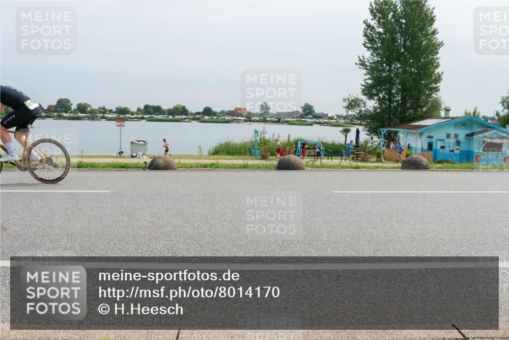 15.06.2025 - 27. Vierlanden-Triathlon H.Heesch http://msf.ph/oto/8014170 15.06.2025 11:10:03 Radfahren 751, 808 meine-sportfotos.de