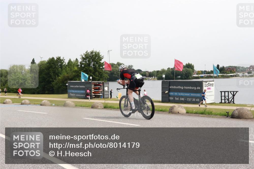 15.06.2025 - 27. Vierlanden-Triathlon H.Heesch http://msf.ph/oto/8014179 15.06.2025 11:15:34 Radfahren 658 meine-sportfotos.de