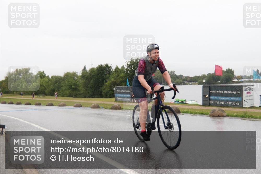 21.06.2025 - 27. Vierlanden-Triathlon H.Heesch http://msf.ph/oto/8014180 15.06.2025 14:08:32 Radfahren 1301 meine-sportfotos.de