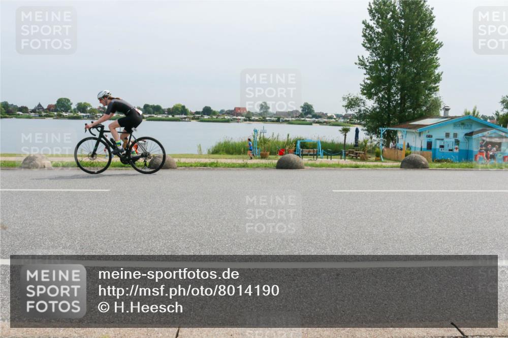 15.06.2025 - 27. Vierlanden-Triathlon H.Heesch http://msf.ph/oto/8014190 15.06.2025 11:10:07 Radfahren 130, 210, 751 meine-sportfotos.de