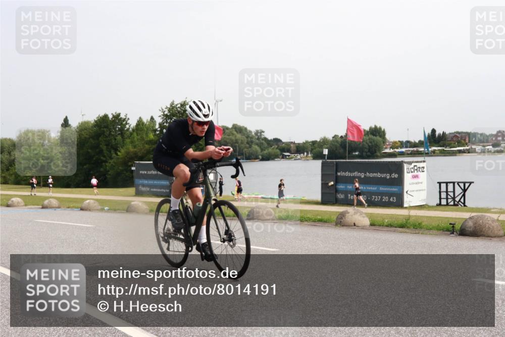 15.06.2025 - 27. Vierlanden-Triathlon H.Heesch http://msf.ph/oto/8014191 15.06.2025 11:15:41 Radfahren 65, 198, 658, 670 meine-sportfotos.de