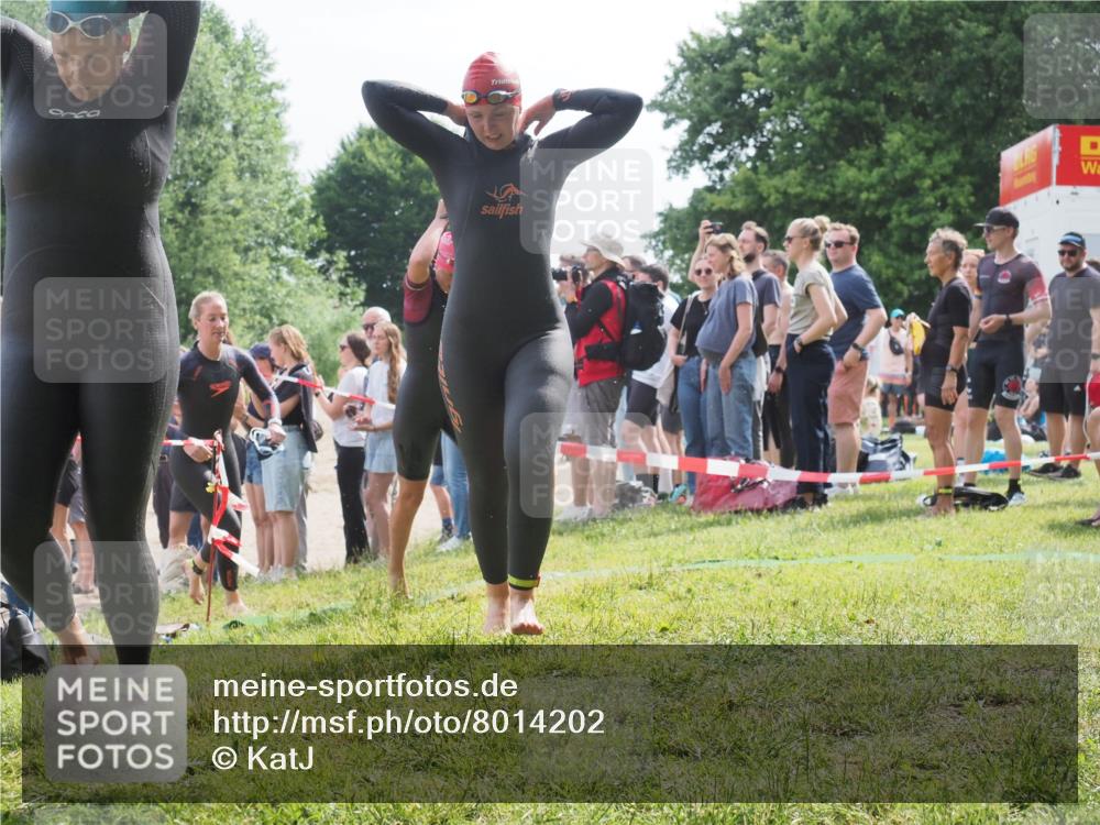 15.06.2025 - 27. Vierlanden-Triathlon KatJ http://msf.ph/oto/8014202 15.06.2025 10:15:04 Schwimmen 476, 521, 525, 528, 570, 592, 593, 597, 605, 1397 meine-sportfotos.de