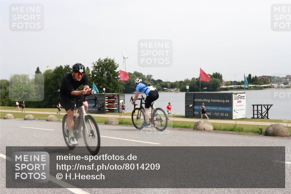 15.06.2025 - 27. Vierlanden-Triathlon H.Heesch http://msf.ph/oto/8014209 15.06.2025 11:15:45 Radfahren 65, 147, 531, 670 meine-sportfotos.de