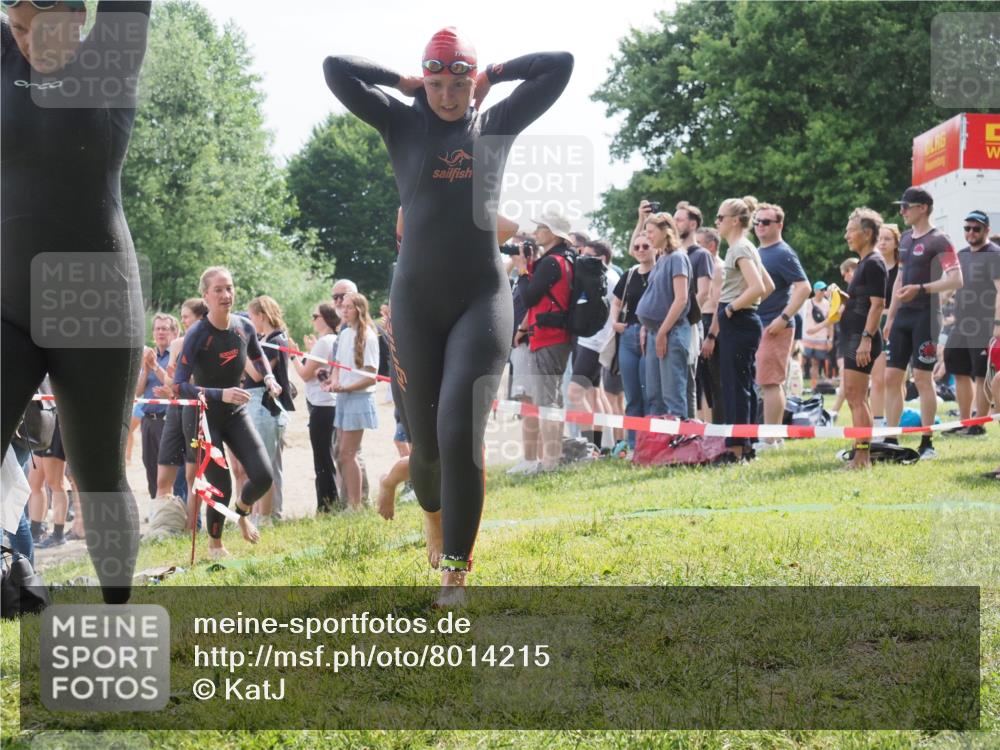15.06.2025 - 27. Vierlanden-Triathlon KatJ http://msf.ph/oto/8014215 15.06.2025 10:15:04 Schwimmen 476, 521, 525, 528, 570, 592, 593, 597, 605, 1397 meine-sportfotos.de