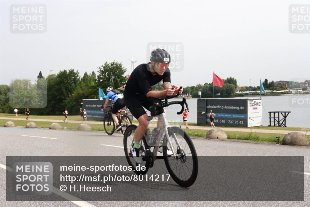 15.06.2025 - 27. Vierlanden-Triathlon H.Heesch http://msf.ph/oto/8014217 15.06.2025 11:15:46 Radfahren 65, 147, 531, 670, 729 meine-sportfotos.de