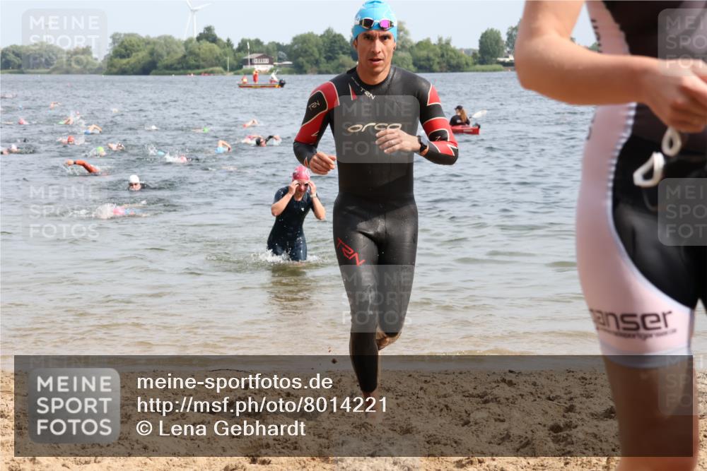 15.06.2025 - 27. Vierlanden-Triathlon Lena Gebhardt http://msf.ph/oto/8014221 15.06.2025 10:14:22 Schwimmen 482, 565, 618 meine-sportfotos.de