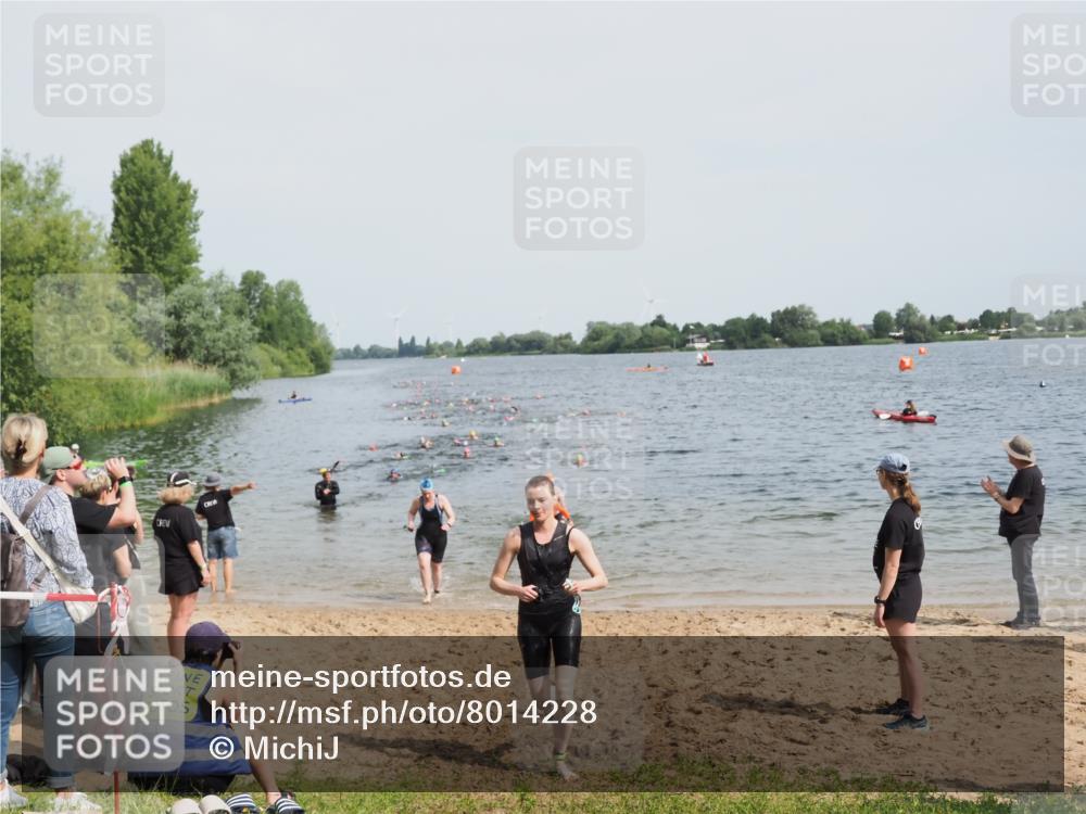 21.06.2025 - 27. Vierlanden-Triathlon MichiJ http://msf.ph/oto/8014228 15.06.2026 10:15:53 Schwimmen 505, 547, 577, 590, 606, 612, 630 meine-sportfotos.de