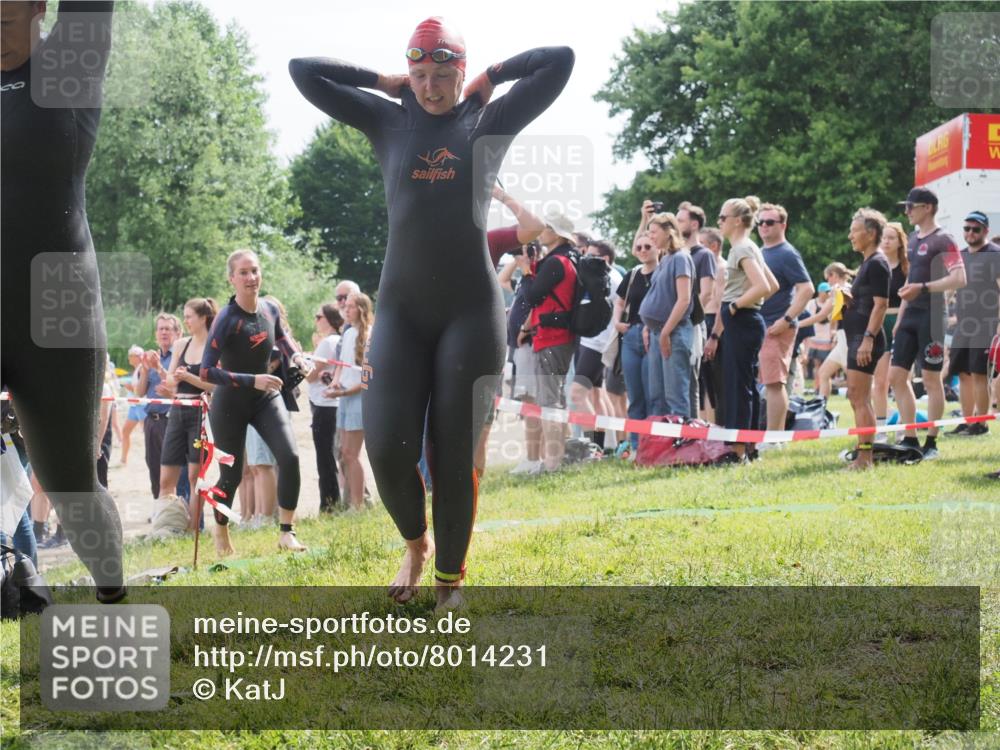 15.06.2025 - 27. Vierlanden-Triathlon KatJ http://msf.ph/oto/8014231 15.06.2025 10:15:04 Schwimmen 476, 521, 525, 528, 570, 592, 593, 597, 605, 1397 meine-sportfotos.de