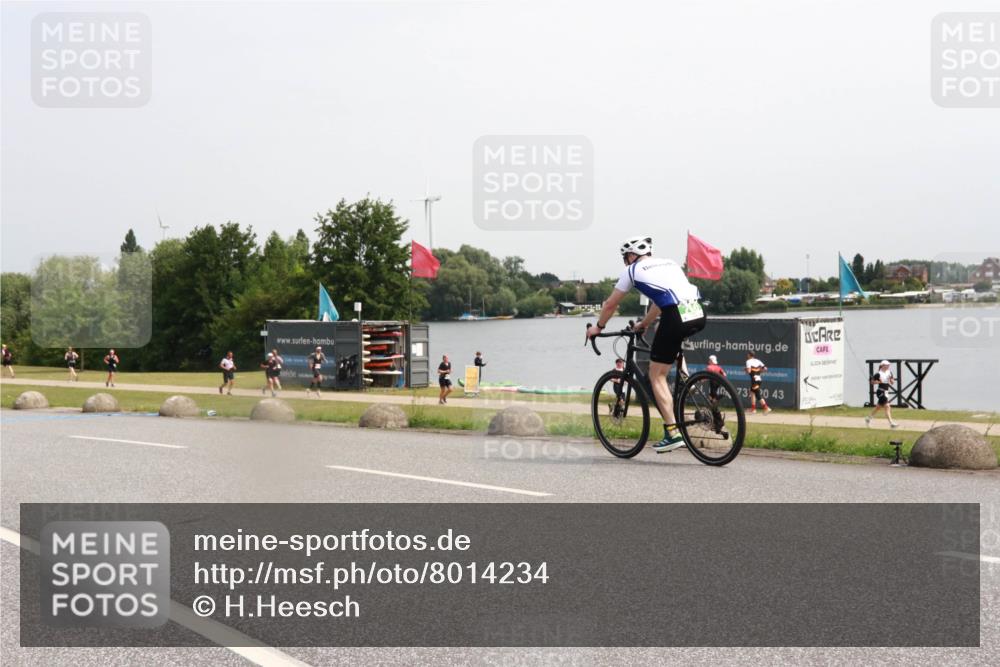 15.06.2025 - 27. Vierlanden-Triathlon H.Heesch http://msf.ph/oto/8014234 15.06.2025 11:15:54 Radfahren 729, 766, 779 meine-sportfotos.de