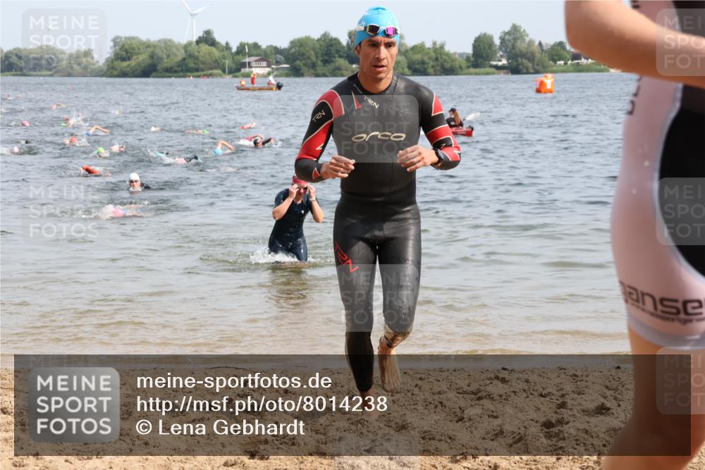 15.06.2025 - 27. Vierlanden-Triathlon Lena Gebhardt http://msf.ph/oto/8014238 15.06.2025 10:14:22 Schwimmen 482, 565, 618 meine-sportfotos.de