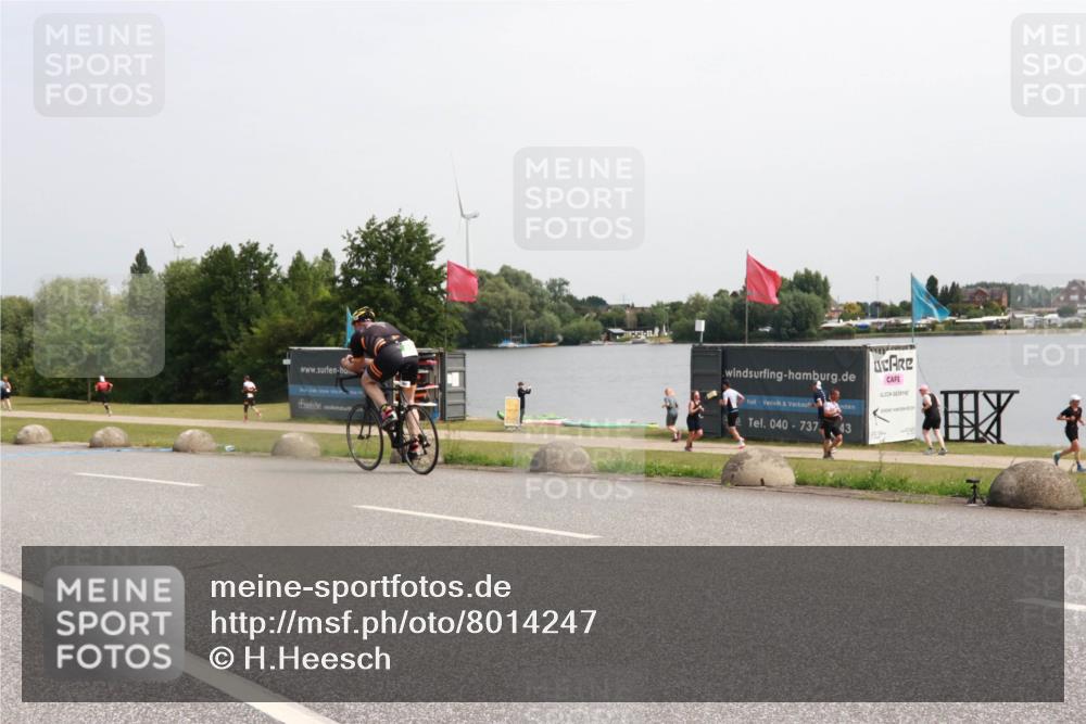 15.06.2025 - 27. Vierlanden-Triathlon H.Heesch http://msf.ph/oto/8014247 15.06.2025 11:16:02 Radfahren 766, 820, 860 meine-sportfotos.de