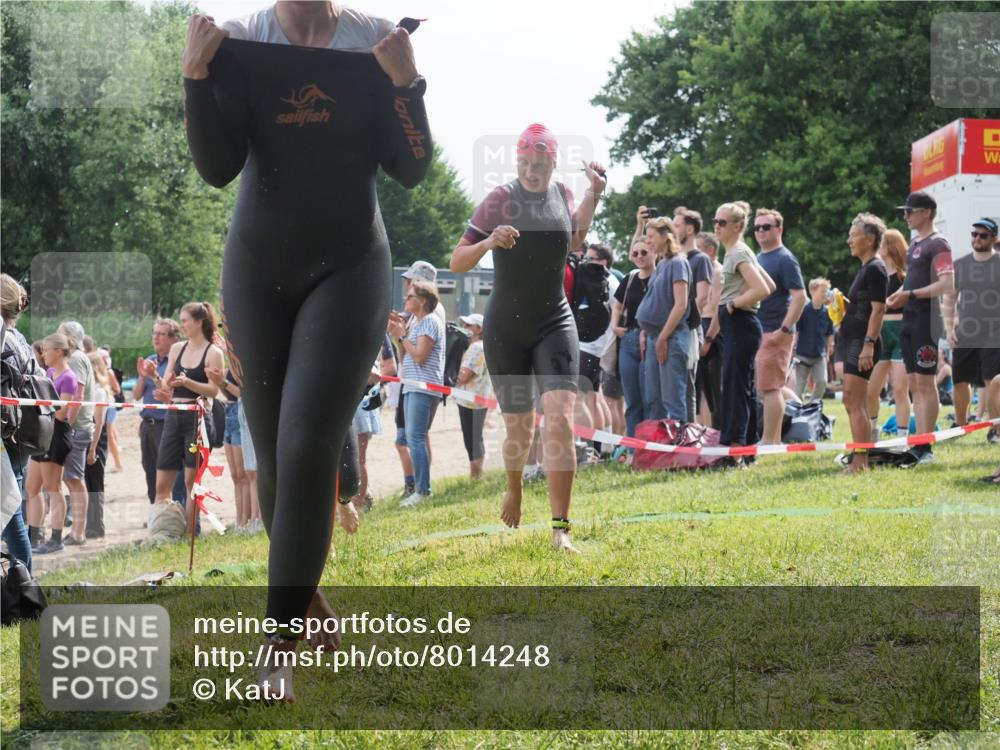 15.06.2025 - 27. Vierlanden-Triathlon KatJ http://msf.ph/oto/8014248 15.06.2025 10:15:05 Schwimmen 476, 521, 525, 528, 570, 592, 593, 597, 605, 1397 meine-sportfotos.de