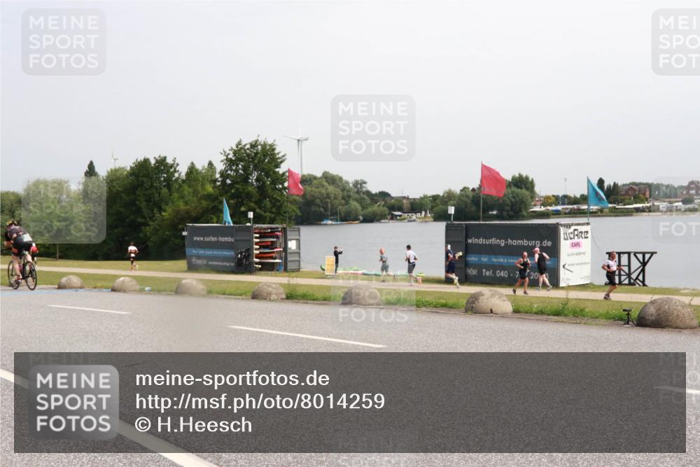 15.06.2025 - 27. Vierlanden-Triathlon H.Heesch http://msf.ph/oto/8014259 15.06.2025 11:16:03 Radfahren 820, 860 meine-sportfotos.de