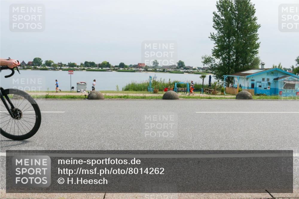 15.06.2025 - 27. Vierlanden-Triathlon H.Heesch http://msf.ph/oto/8014262 15.06.2025 11:10:11 Radfahren 130, 210, 822, 851 meine-sportfotos.de