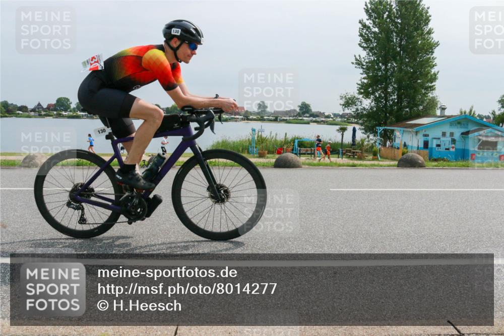 15.06.2025 - 27. Vierlanden-Triathlon H.Heesch http://msf.ph/oto/8014277 15.06.2025 11:10:12 Radfahren 130, 210, 822, 851 meine-sportfotos.de