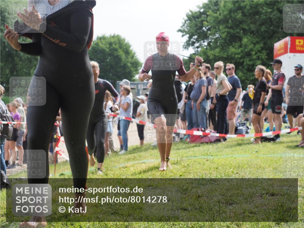 15.06.2025 - 27. Vierlanden-Triathlon KatJ http://msf.ph/oto/8014278 15.06.2025 10:15:05 Schwimmen 476, 521, 525, 528, 570, 592, 593, 597, 605, 1397 meine-sportfotos.de