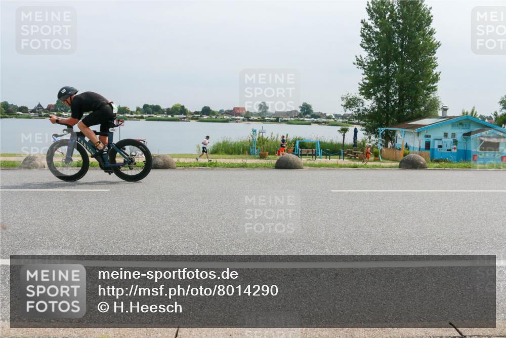 15.06.2025 - 27. Vierlanden-Triathlon H.Heesch http://msf.ph/oto/8014290 15.06.2025 11:10:12 Radfahren 130, 210, 822, 851 meine-sportfotos.de
