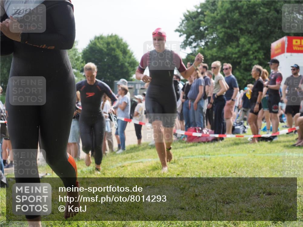 15.06.2025 - 27. Vierlanden-Triathlon KatJ http://msf.ph/oto/8014293 15.06.2025 10:15:05 Schwimmen 476, 521, 525, 528, 570, 592, 593, 597, 605, 1397 meine-sportfotos.de