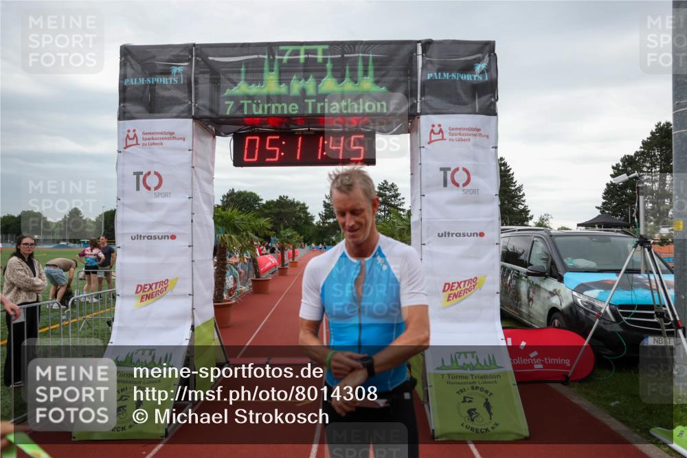 15.06.2025 - 7 Türme Triathlon Michael Strokosch http://msf.ph/oto/8014308 15.06.2025 15:11:45 Ziel 242 meine-sportfotos.de