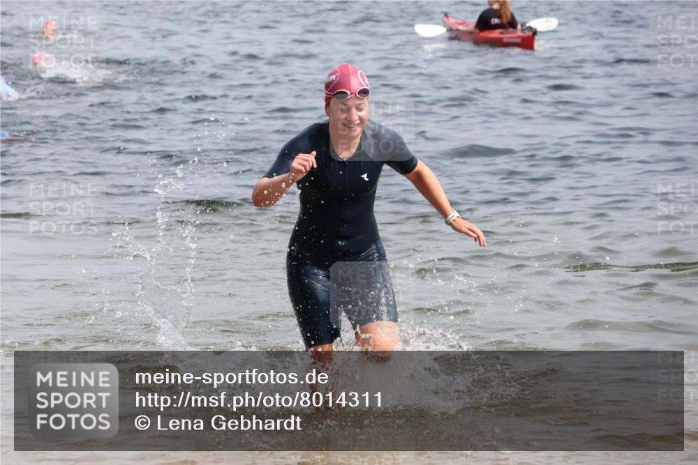 15.06.2025 - 27. Vierlanden-Triathlon Lena Gebhardt http://msf.ph/oto/8014311 15.06.2025 10:14:24 Schwimmen 482, 565, 615, 618 meine-sportfotos.de