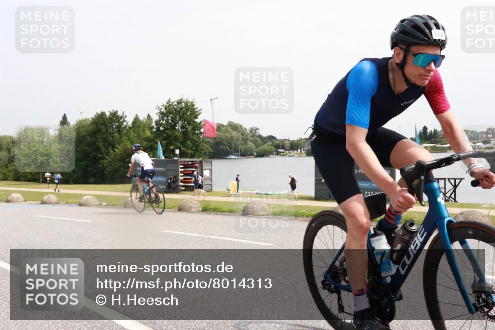 15.06.2025 - 27. Vierlanden-Triathlon H.Heesch http://msf.ph/oto/8014313 15.06.2025 11:16:06 Radfahren 102, 208, 860 meine-sportfotos.de