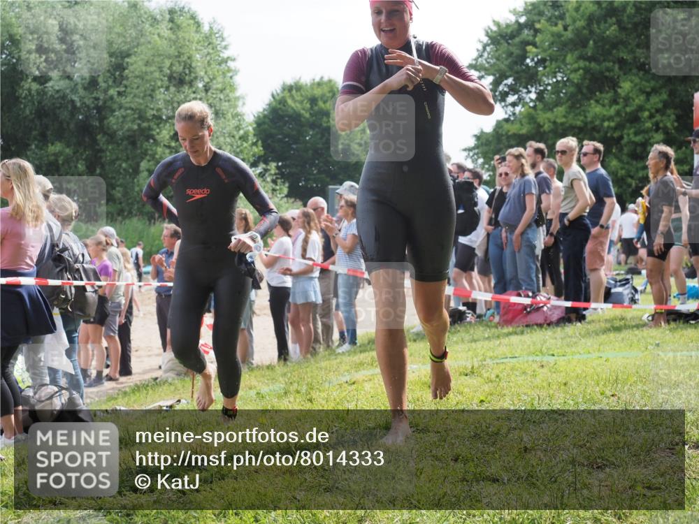 15.06.2025 - 27. Vierlanden-Triathlon KatJ http://msf.ph/oto/8014333 15.06.2025 10:15:06 Schwimmen 476, 521, 525, 528, 570, 587, 592, 597, 605, 635, 1397 meine-sportfotos.de