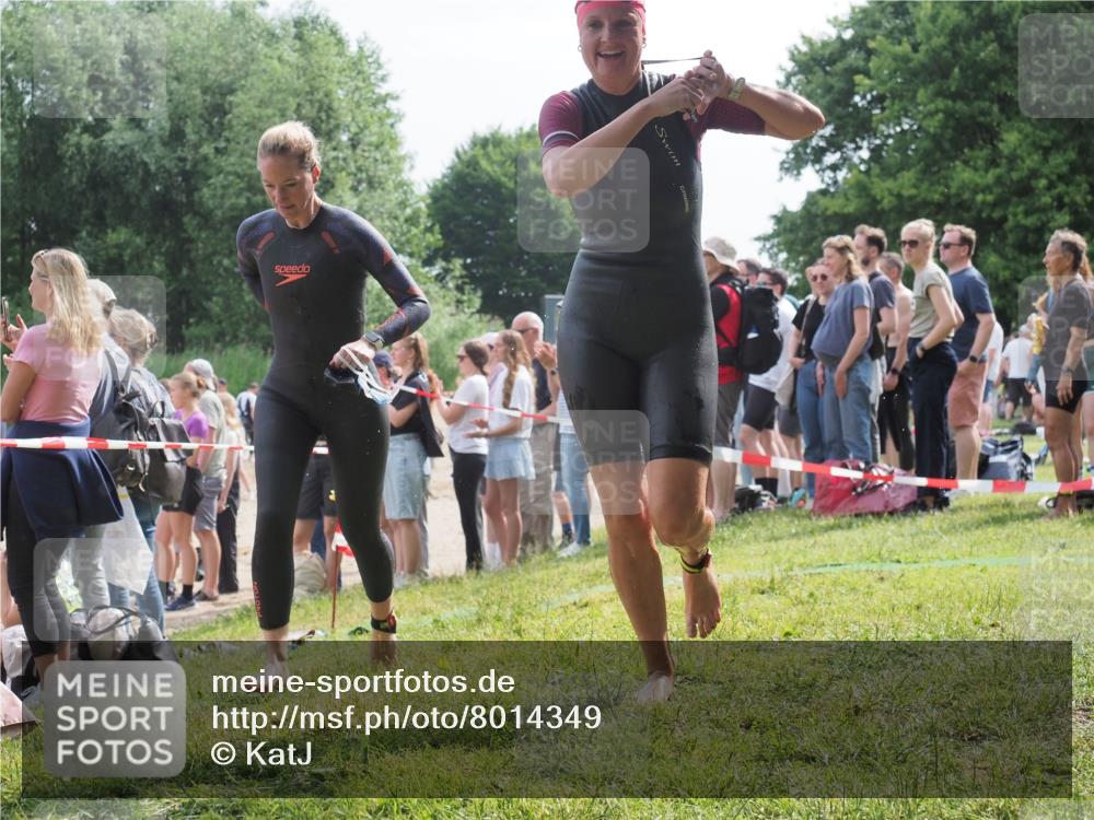 15.06.2025 - 27. Vierlanden-Triathlon KatJ http://msf.ph/oto/8014349 15.06.2025 10:15:06 Schwimmen 476, 521, 525, 528, 570, 587, 592, 597, 605, 635, 1397 meine-sportfotos.de