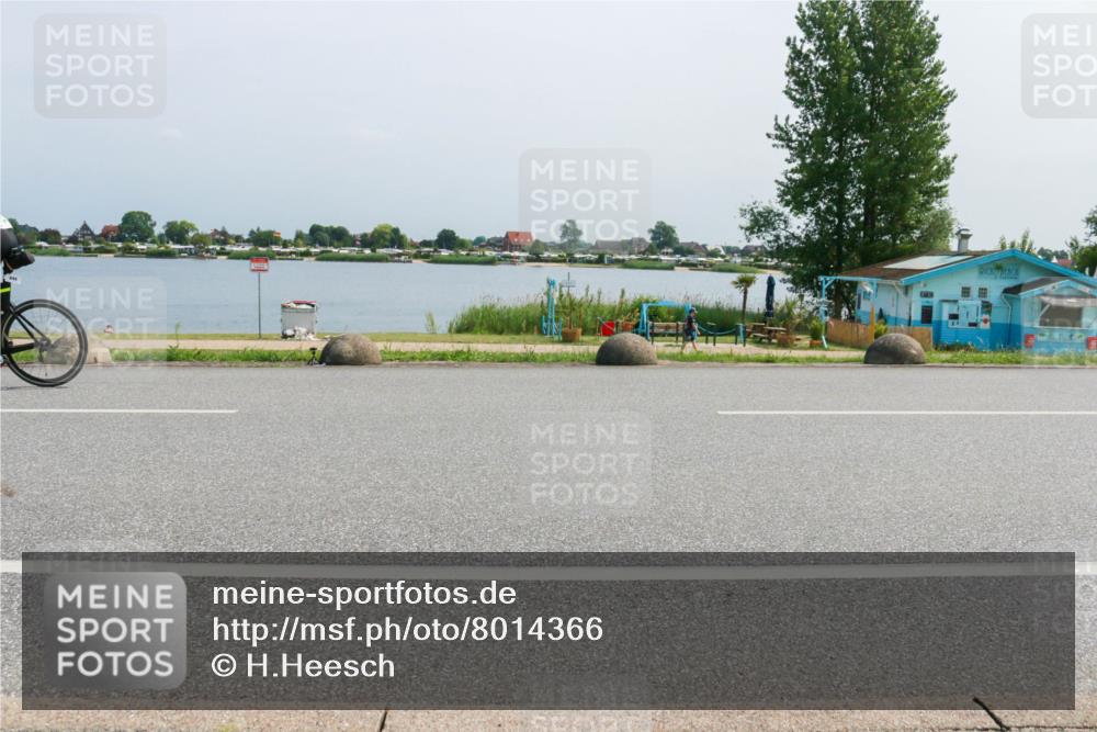 21.06.2025 - 27. Vierlanden-Triathlon H.Heesch http://msf.ph/oto/8014366 15.06.2025 11:49:23 Radfahren 681, 844 meine-sportfotos.de