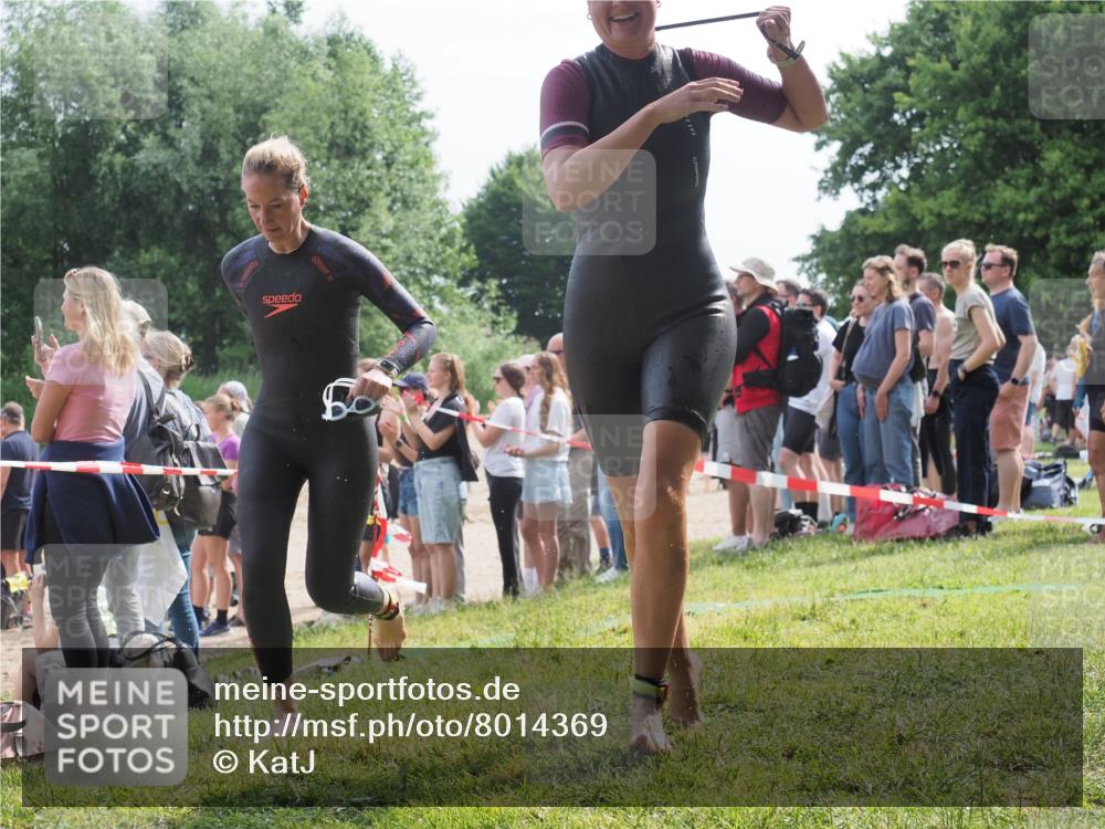 15.06.2025 - 27. Vierlanden-Triathlon KatJ http://msf.ph/oto/8014369 15.06.2025 10:15:06 Schwimmen 476, 521, 525, 528, 570, 587, 592, 597, 605, 635, 1397 meine-sportfotos.de