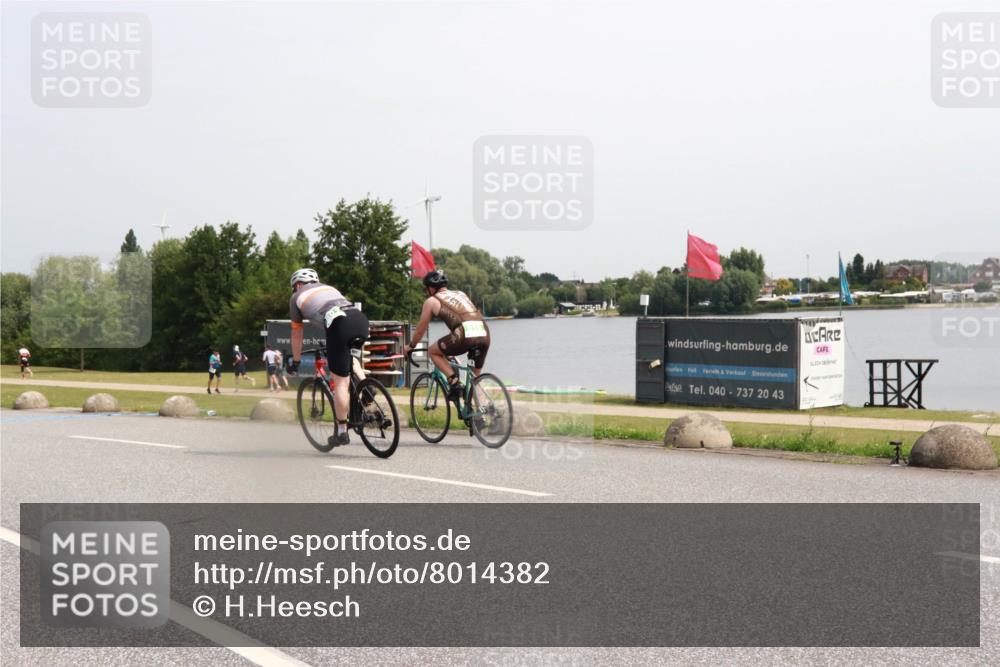 15.06.2025 - 27. Vierlanden-Triathlon H.Heesch http://msf.ph/oto/8014382 15.06.2025 11:16:08 Radfahren 102, 208, 860 meine-sportfotos.de