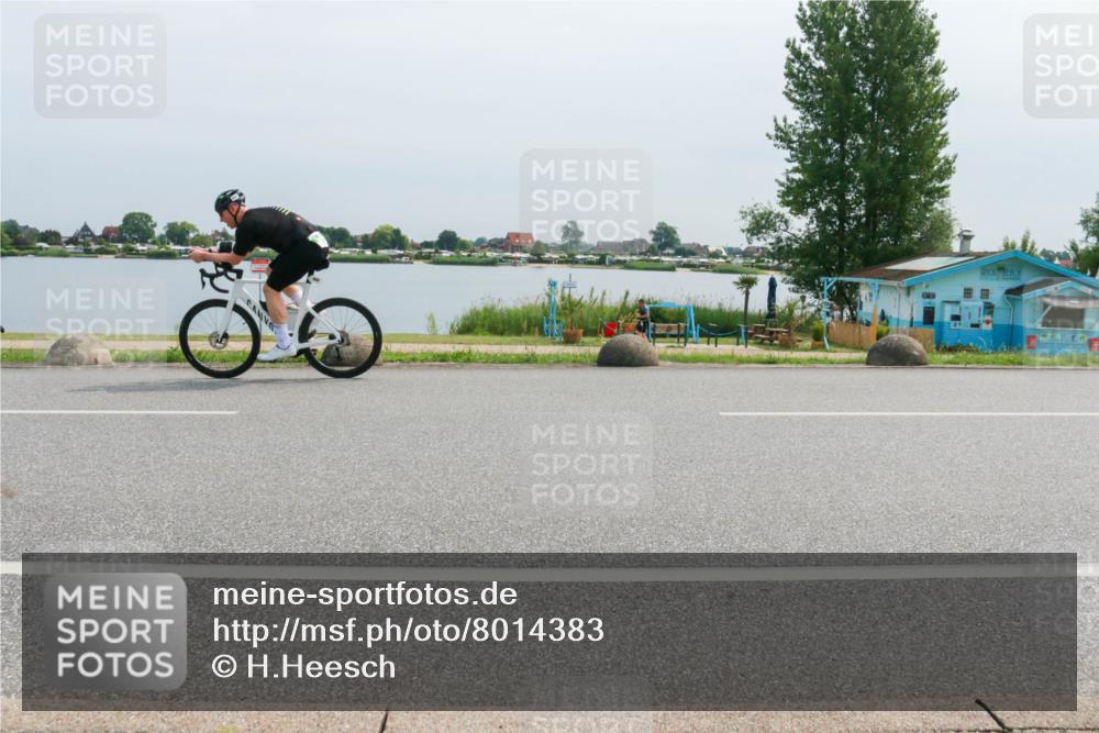 15.06.2025 - 27. Vierlanden-Triathlon H.Heesch http://msf.ph/oto/8014383 15.06.2025 11:10:22 Radfahren 668, 701 meine-sportfotos.de