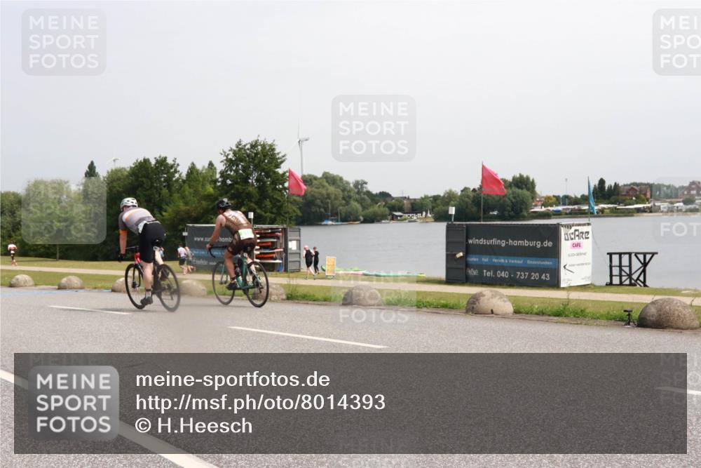 15.06.2025 - 27. Vierlanden-Triathlon H.Heesch http://msf.ph/oto/8014393 15.06.2025 11:16:08 Radfahren 102, 208, 860 meine-sportfotos.de