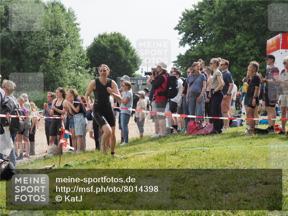 15.06.2025 - 27. Vierlanden-Triathlon KatJ http://msf.ph/oto/8014398 15.06.2025 10:15:10 Schwimmen 480, 528, 555, 570, 587, 592, 597, 605, 635 meine-sportfotos.de
