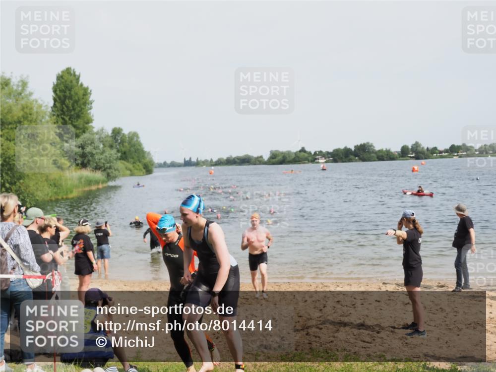 21.06.2025 - 27. Vierlanden-Triathlon MichiJ http://msf.ph/oto/8014414 15.06.2026 10:15:59 Schwimmen 445, 505, 547, 606, 612 meine-sportfotos.de