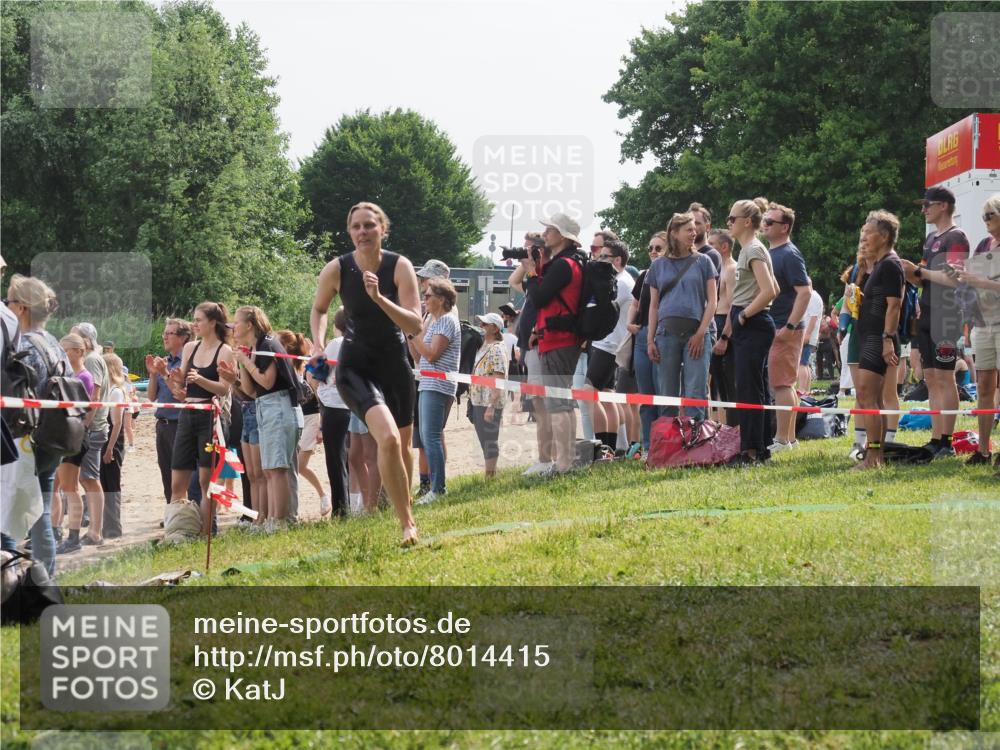 15.06.2025 - 27. Vierlanden-Triathlon KatJ http://msf.ph/oto/8014415 15.06.2025 10:15:10 Schwimmen 480, 528, 555, 570, 587, 592, 597, 605, 635 meine-sportfotos.de