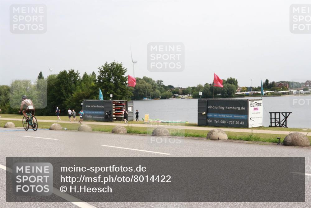 15.06.2025 - 27. Vierlanden-Triathlon H.Heesch http://msf.ph/oto/8014422 15.06.2025 11:16:09 Radfahren 102, 208, 801, 819, 860 meine-sportfotos.de