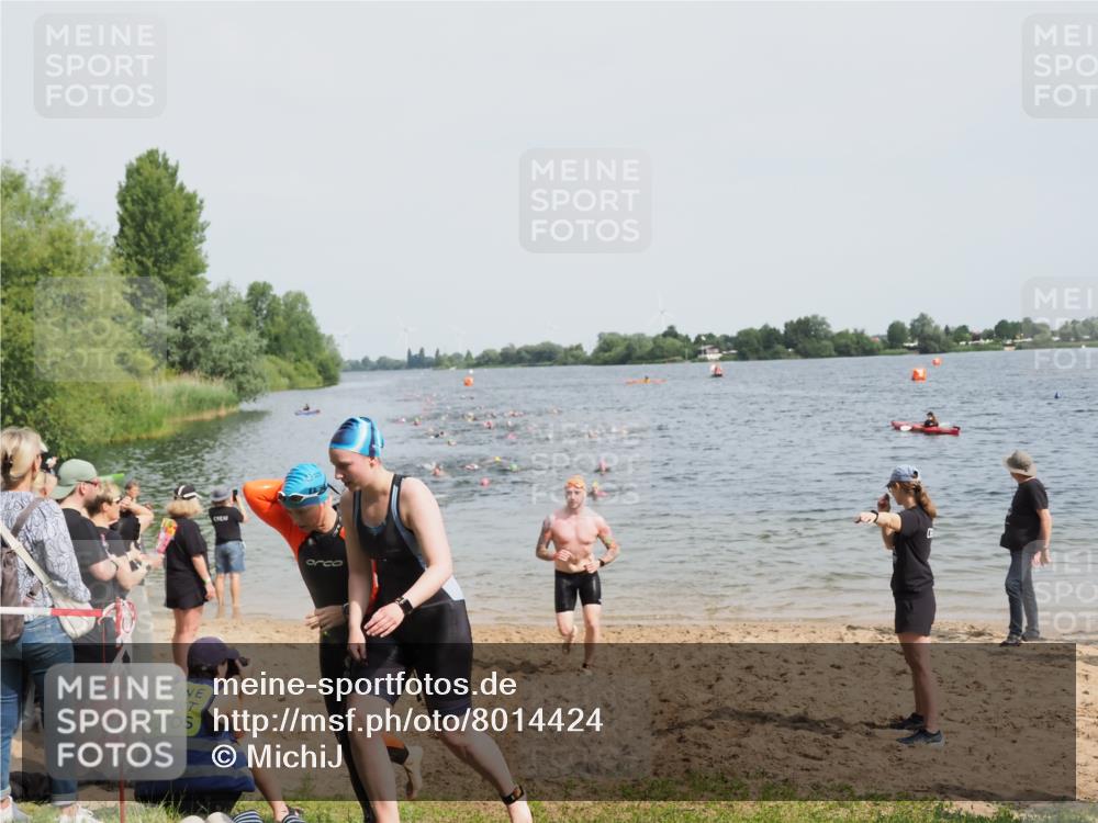 21.06.2025 - 27. Vierlanden-Triathlon MichiJ http://msf.ph/oto/8014424 15.06.2026 10:16:00 Schwimmen 445, 505, 547, 606, 612 meine-sportfotos.de