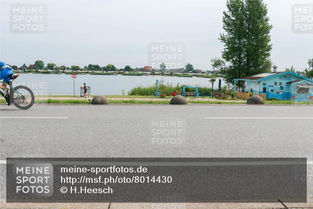 15.06.2025 - 27. Vierlanden-Triathlon H.Heesch http://msf.ph/oto/8014430 15.06.2025 11:10:26 Radfahren 145, 668, 701, 867 meine-sportfotos.de