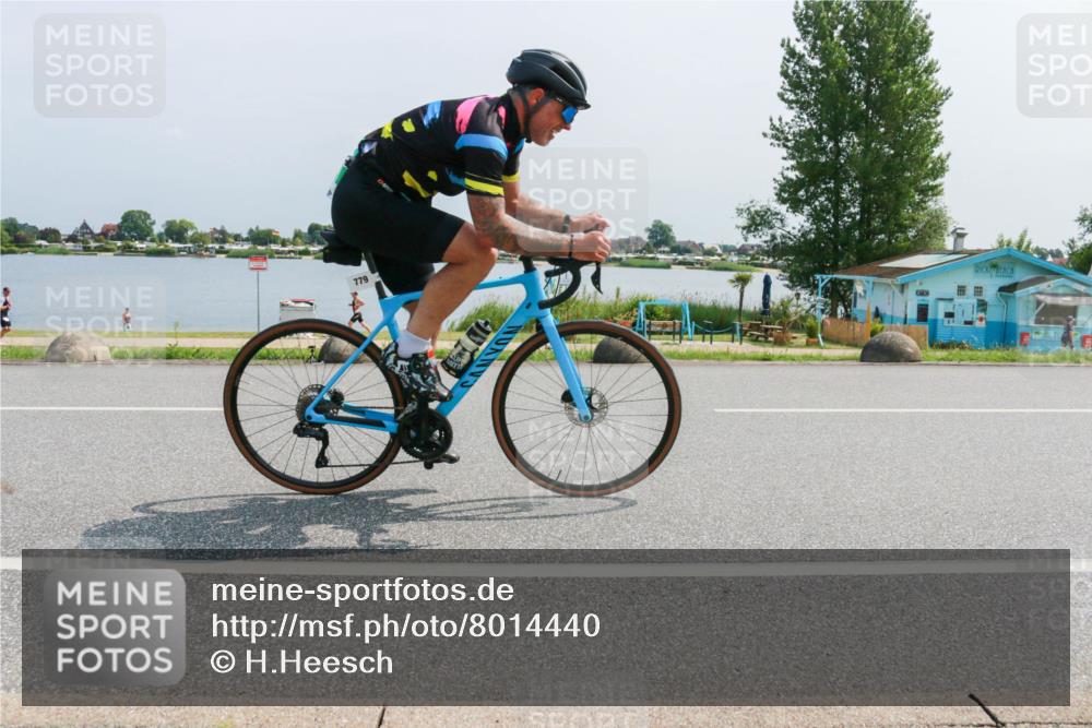 21.06.2025 - 27. Vierlanden-Triathlon H.Heesch http://msf.ph/oto/8014440 15.06.2025 11:49:33 Radfahren 779, 855 meine-sportfotos.de