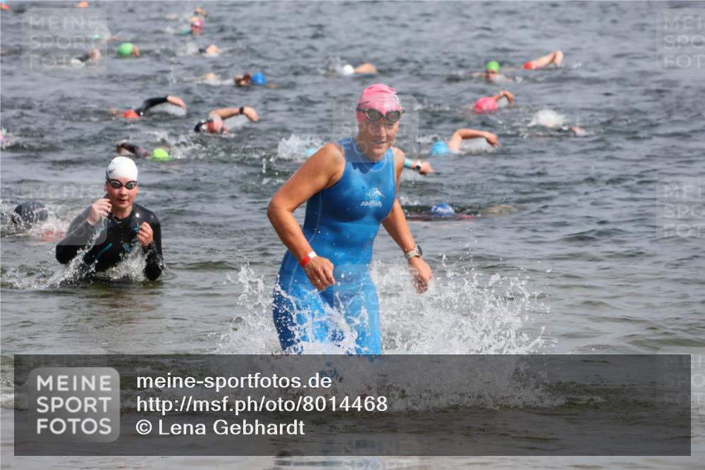 15.06.2025 - 27. Vierlanden-Triathlon Lena Gebhardt http://msf.ph/oto/8014468 15.06.2025 10:14:29 Schwimmen 482, 565, 609, 615, 618 meine-sportfotos.de